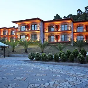 Ta 2 Pefka - Petros Italos , Neos Marmaras Grecia